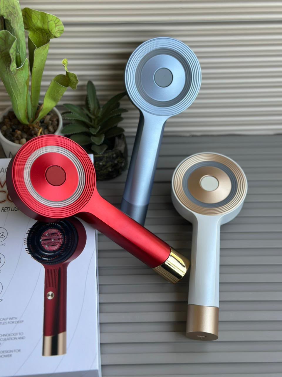 Magnetic oil dispenser massage comb