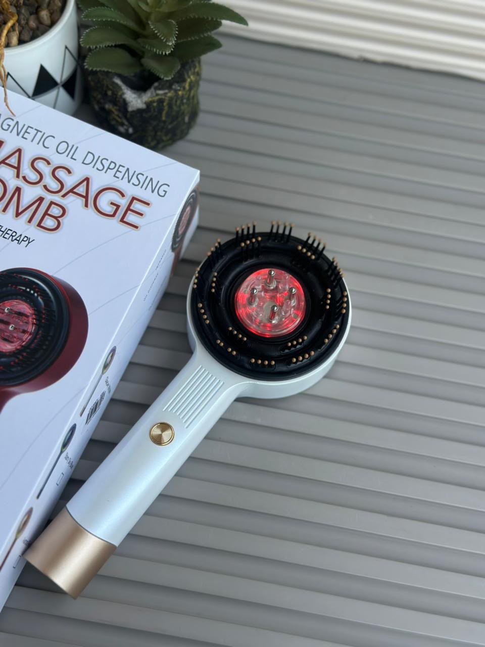 Magnetic oil dispenser massage comb